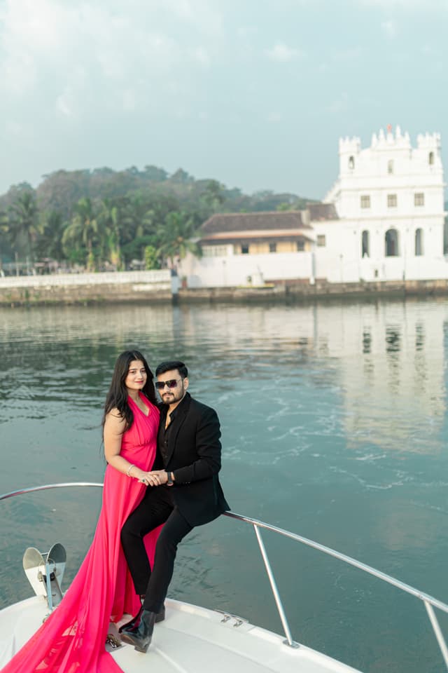 Outdoor & Pre-Wedding Sessions